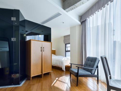 Postel nebo postele na pokoji v ubytování Zhuhai Bei Shan Ju Art Hotel