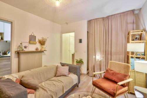 Cozy studio with small balcony for 2 in Montmartre