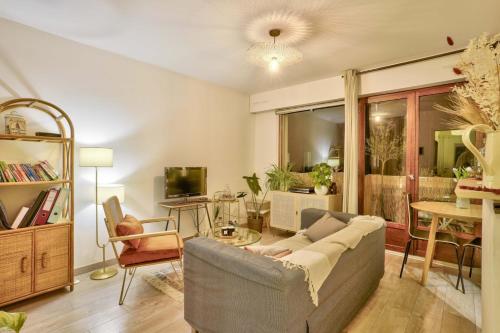 Cozy studio with small balcony for 2 in Montmartre