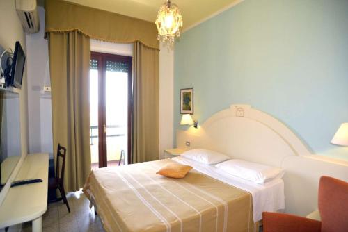 En eller flere senge i et værelse på Hotel La Margherita & SPA