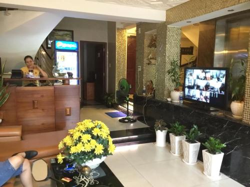 Tran Bui Hotel 240-242 Phan Xích Long, Q Phú Nhuận - by Bay Luxury 로비 또는 리셉션