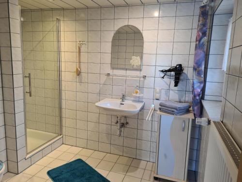 a bathroom with a sink and a shower at Ferienwohnung Graf Konrad in Grafenau