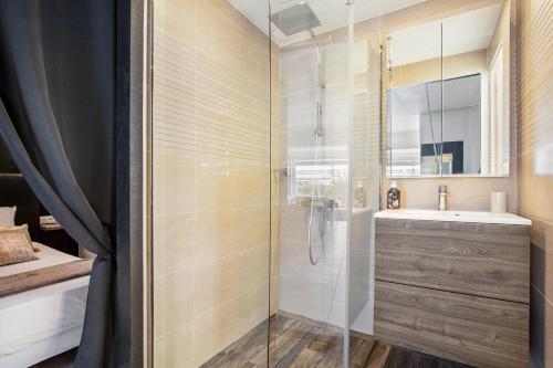 a bathroom with a shower and a sink at Village Naturiste R4N - La Villa Beach&Club Luxe in Cap d'Agde