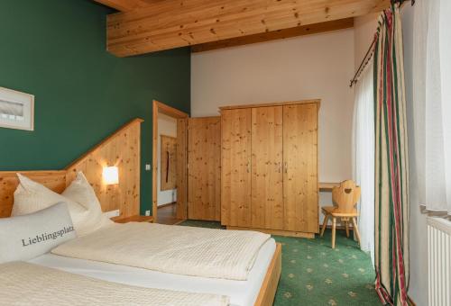 a bedroom with a bed and a green wall at Gästehaus Sieder by Schladming-Appartements in Schladming
