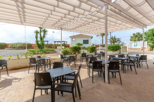 En restaurant eller et andet spisested på Camping tres estrellas Mediterráneo