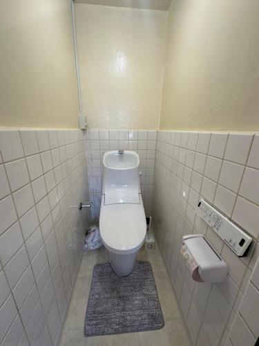 a small bathroom with a toilet in a stall at 駅1分空港Airport近い in Tokyo
