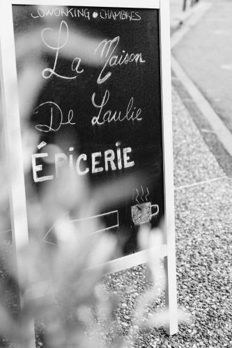 a sign on the side of a street at La Maison de Laulie in Bagnères-de-Bigorre