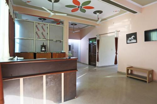 Lobby alebo recepcia v ubytovaní OYO 62761 Hotel Daksh