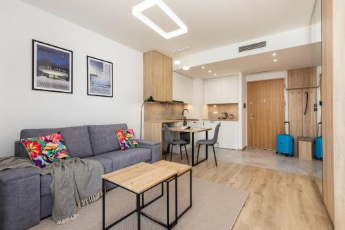 Aleja Solidarności 60B Apartment with AC & Balcony by Noclegi Renters