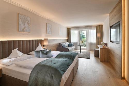 a hotel room with a bed and a chair at Hotel Das Stachelburg in Parcines