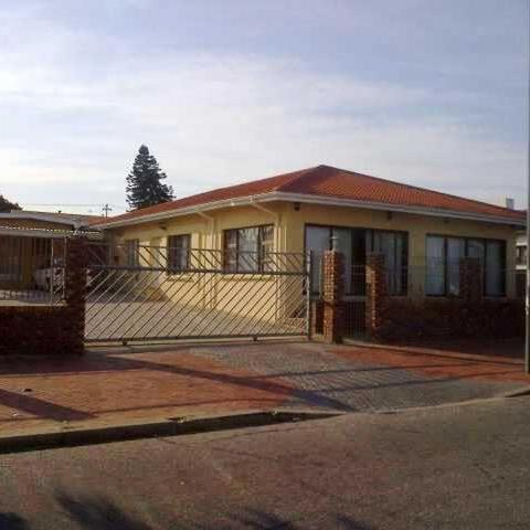 a house with a fence in front of it at Gqeberha Self Catering Apartments in Kensington