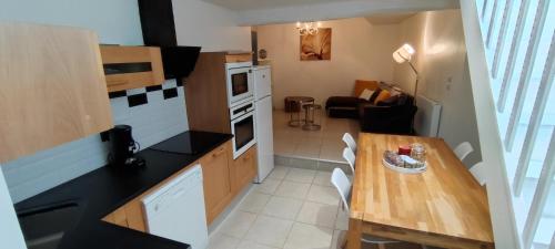 Dapur atau dapur kecil di Double gite, Duplex et Chaleureuse petite maison