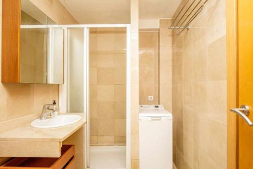 Ein Badezimmer in der Unterkunft 106casa bocana inmo apartaments roses