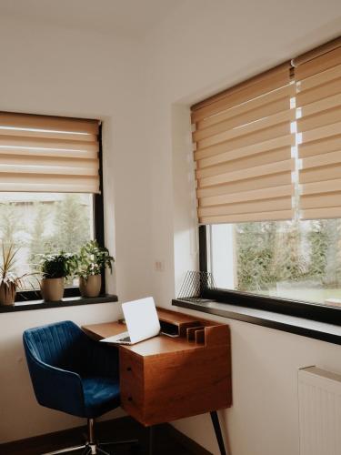 an office with a desk and a chair and a laptop at Verte House in Alba Iulia