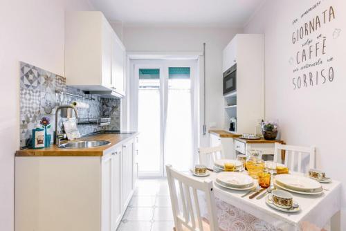 Η κουζίνα ή μικρή κουζίνα στο Il rifugio dei nonni by Rentbeat