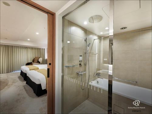 a hotel room with a shower and a bathroom at Daiwa Roynet Hotel NAHA-OMOROMACHI PREMIER in Naha