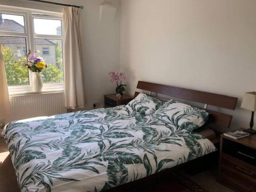 a bedroom with a bed and a window at Bright & spacious first floor apartment Cambridge in Chesterton