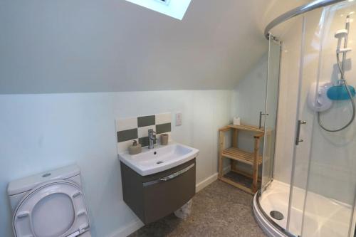 a bathroom with a sink and a shower at The Old Wagon & Horses 19th Century Beer House in Glastonbury