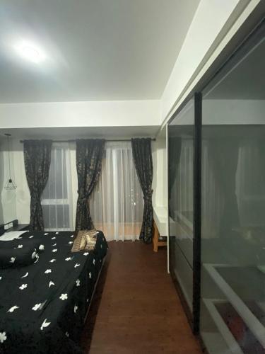Katil atau katil-katil dalam bilik di Apartment Breeze Bintaro, Tangerang Selatan