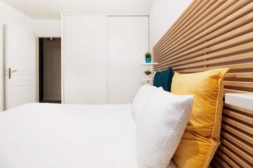 Postel nebo postele na pokoji v ubytování DAURADE - Balcon Parking free - Bus proche centre