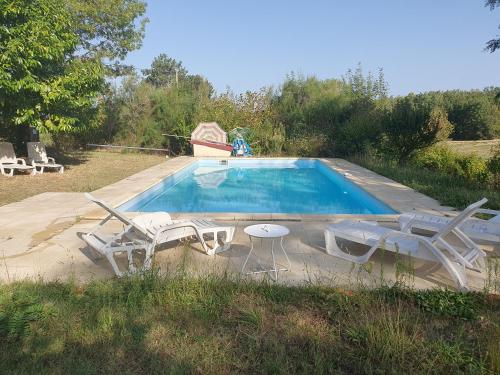 Photo de la galerie de l'établissement Tente Safari à TournonZen ~ retour vers la nature, à Tournon-dʼAgenais