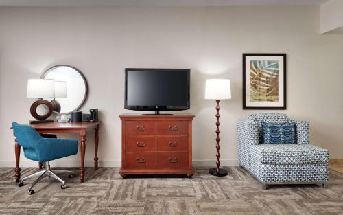 TV a/nebo společenská místnost v ubytování Hampton Inn New Smyrna Beach