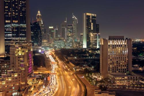 Nespecifikovaný výhled na destinaci Dubaj nebo výhled na město při pohledu z hotelu