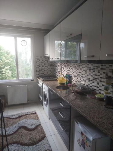 a kitchen with a sink and a washing machine at Daire merkezi in Istanbul