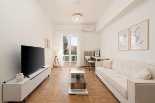 City Chic Apartment with Park View