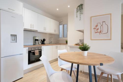 City Chic Apartment with Park View