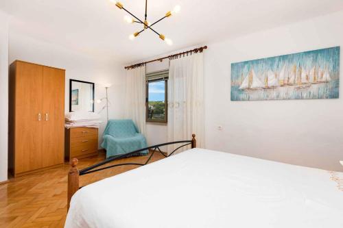 En eller flere senge i et værelse på Holiday home in Vrbnik - Insel Krk 36717