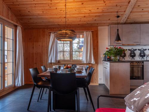 Kuchyň nebo kuchyňský kout v ubytování Chalet Chalet Dominique by Interhome