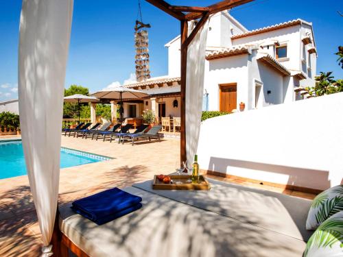 Bazén v ubytování Villa Villa Lantana by Interhome nebo v jeho okolí