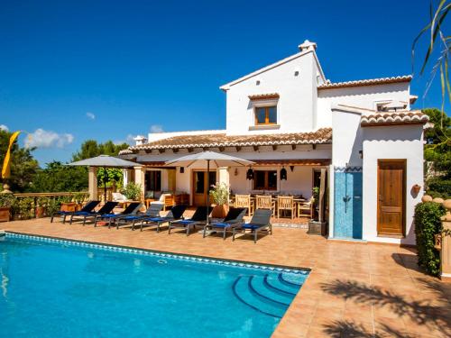 Bazén v ubytování Villa Villa Lantana by Interhome nebo v jeho okolí