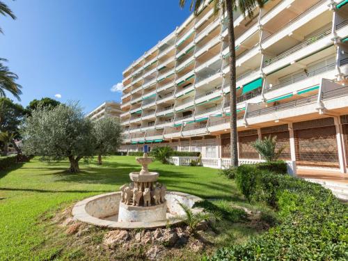 A garden outside Apartment Gregal by Interhome