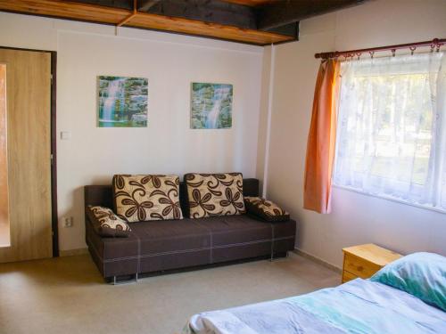 Posezení v ubytování Holiday Home Kemp Stříbrný rybník-12 by Interhome