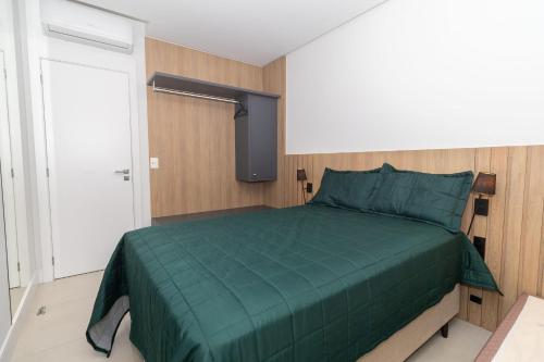 Ένα ή περισσότερα κρεβάτια σε δωμάτιο στο Adra 202 - Apartamento no centro de Bombinhas - Rooftop com piscina e academia - À poucos metros da praia - (Consultar serviços de roupas de cama e banho)