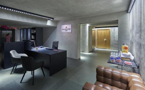 an office with a desk and chairs and a couch at NH Collection Andorra Palomé in La Massana