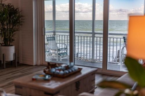 Μπαλκόνι ή βεράντα στο Oceanfront Beach House, Satellite Beach