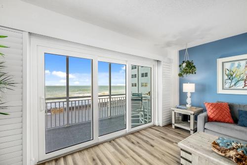Μπαλκόνι ή βεράντα στο Oceanfront Beach House, Satellite Beach