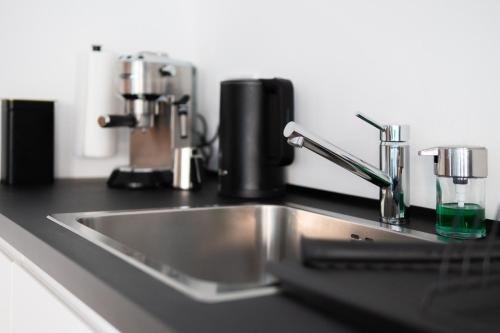 a kitchen counter with a stainless steel sink at Luxuriöses Apartment, 10min Innenstadt, Parkplatz in Erfurt