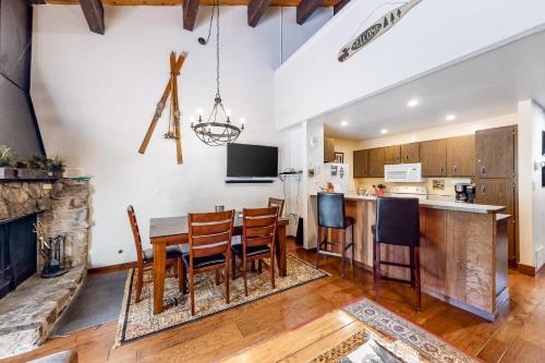 Streamside Townhome – Photos 3