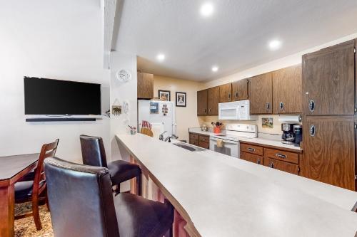 Streamside Townhome – Photos 4