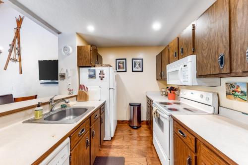 Streamside Townhome – Photos 5