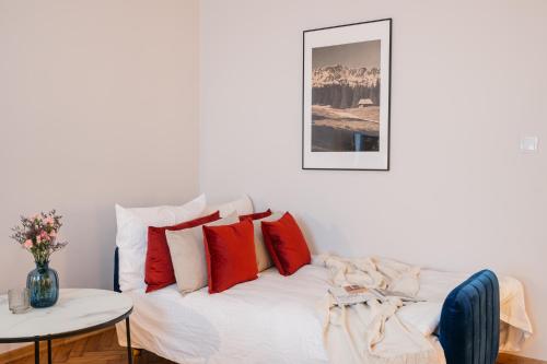 Кровать или кровати в номере Penthouse Cracovian - LoftAffair