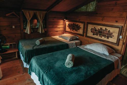 a bedroom with two beds in a cabin at Espaço AVIVA in Florianópolis
