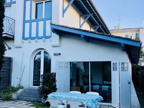 Maison conviviale à Arcachon-le-Moulleau, à 150m de la plage, jardin, parking, 2 chambres