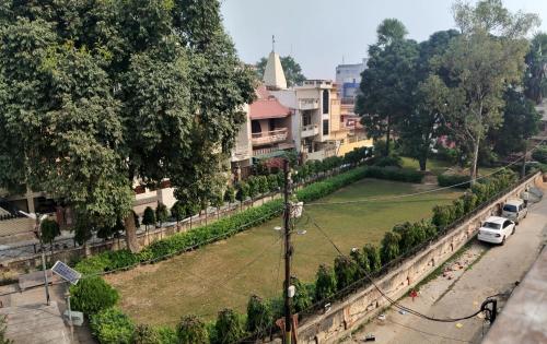 a view of a park with cars parked on a street at Anjani Home - 3Bhk Homely & GroundFloor Appartment for Families in Varanasi