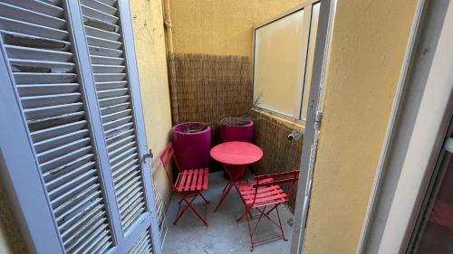 Modest one bedroom apartment