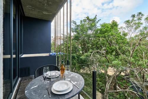 James Bond - Centric studio & Private Plunge Pool & Beach club access photo 2